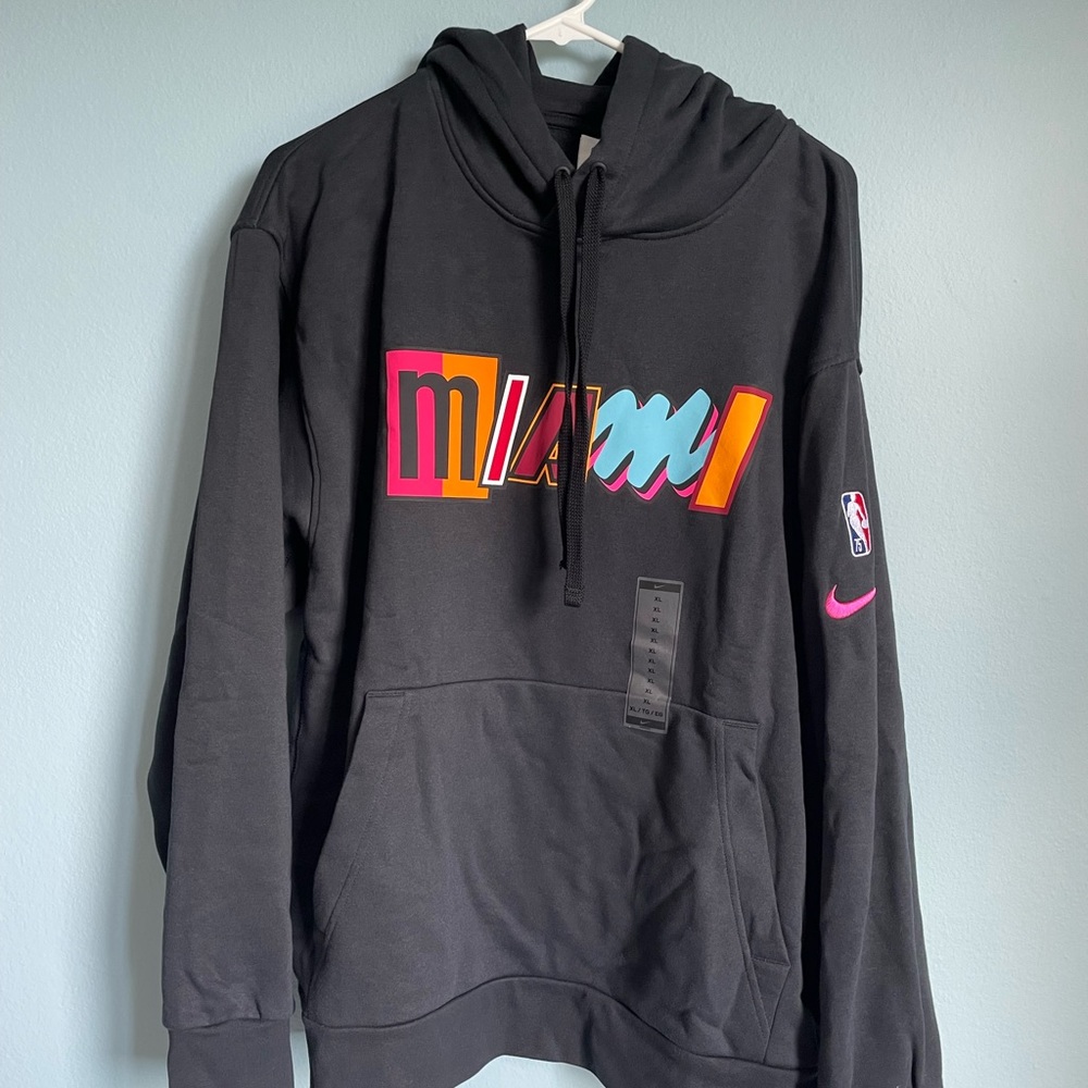 NWT Nike Miami Heat NBA 2021/22 City Edition Essential Logo Black Hoodie Size XL